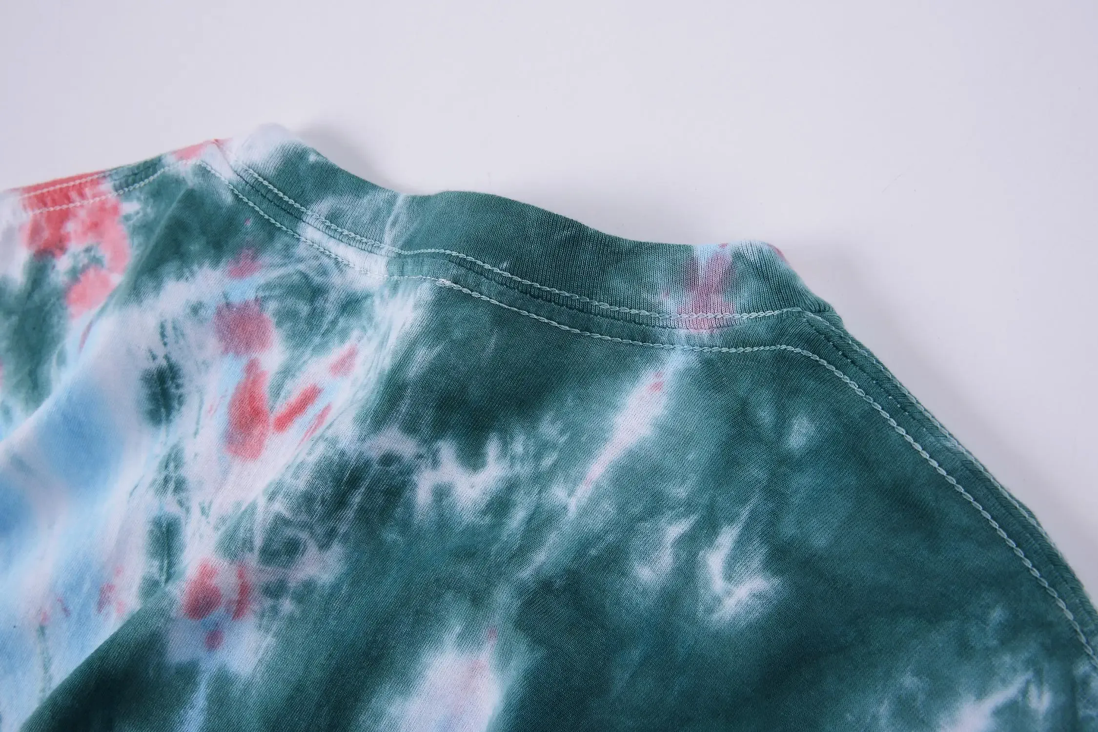 เสื้อยืดแขนสั้นลายมัดย้อม Alien Football สำหรับผู้ชายและผู้หญิง - Image 3