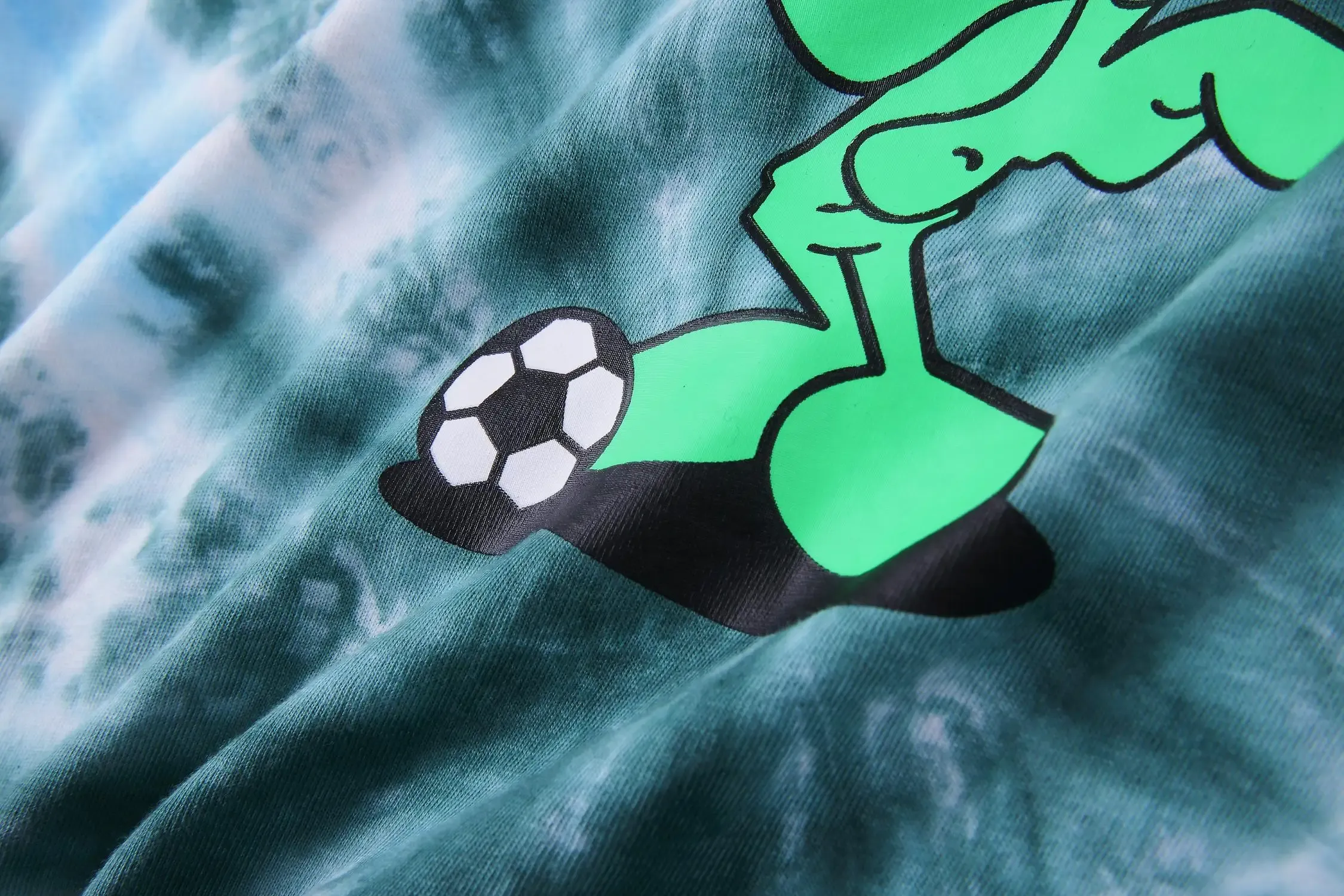 เสื้อยืดแขนสั้นลายมัดย้อม Alien Football สำหรับผู้ชายและผู้หญิง - Image 7